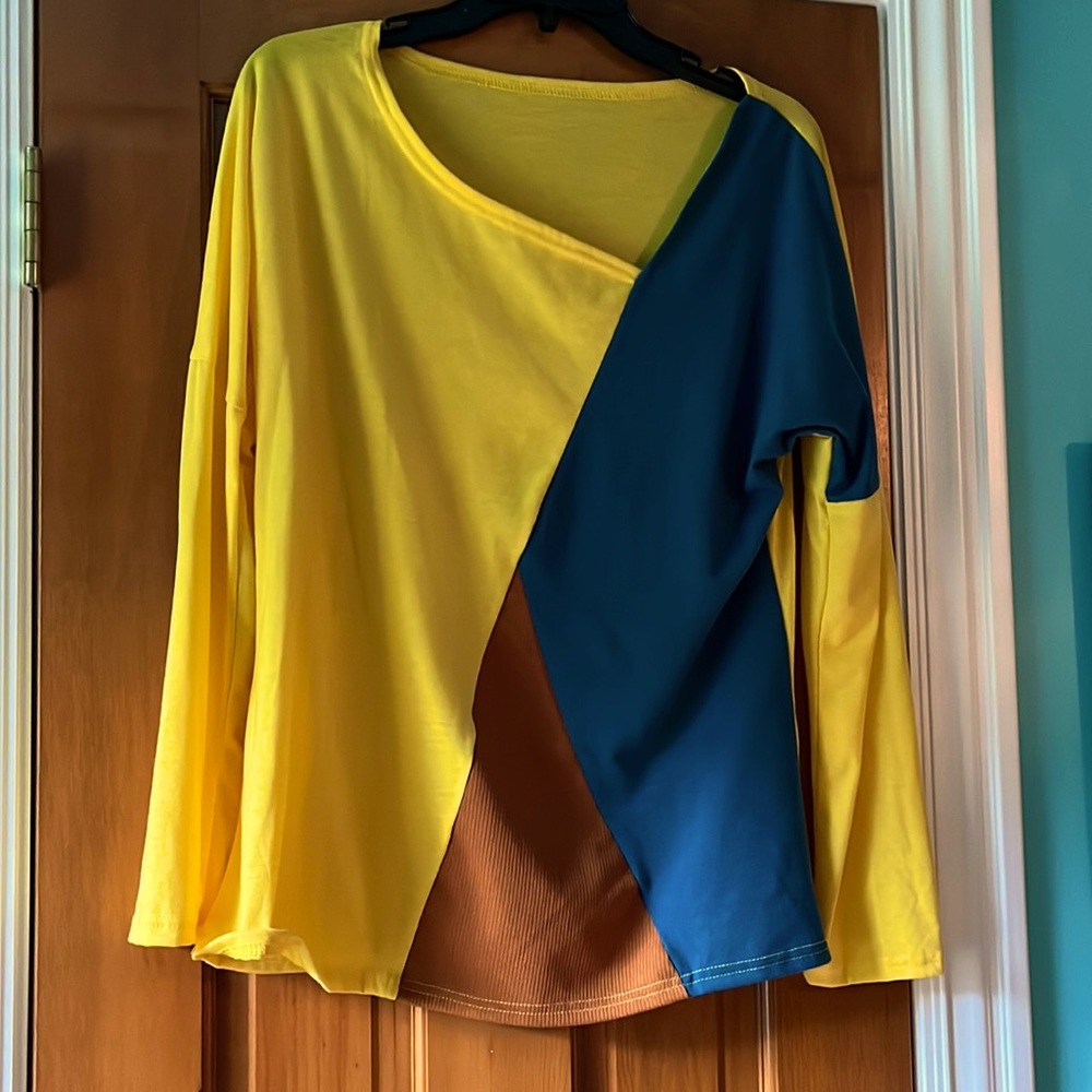 Size large tri colored t shirt
